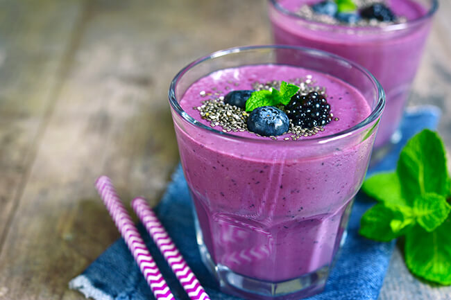 boost je weerstand met deze dranken: bessensmoothie