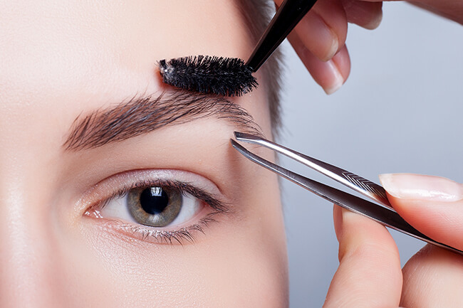 stralende ogen zonder make-up wenkbrauwen epileren
