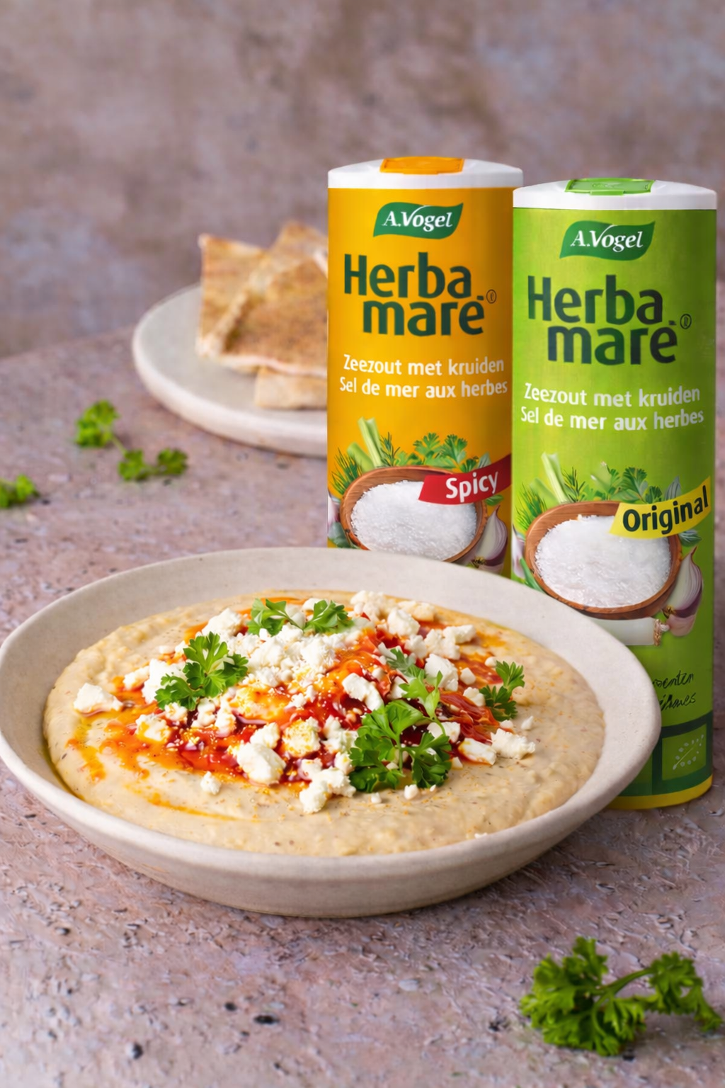 Hummshuka recept van Winnie Verswijvel in samenwerking met Njam! – hummus en shakshuka met eieren, feta en Herbamare