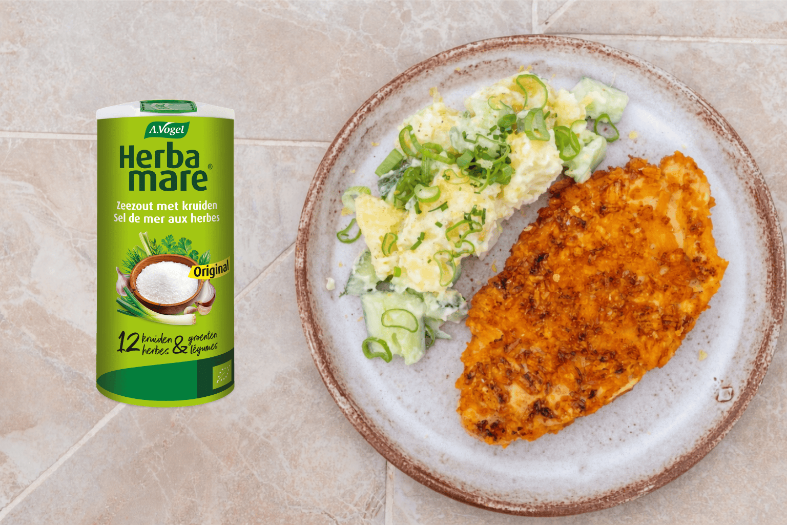 Escalope de poulet croustillante avec salade de pommes de terre – Recette de Jelle Beeckman en collaboration avec Njam! | Photo : Stephanie Bex